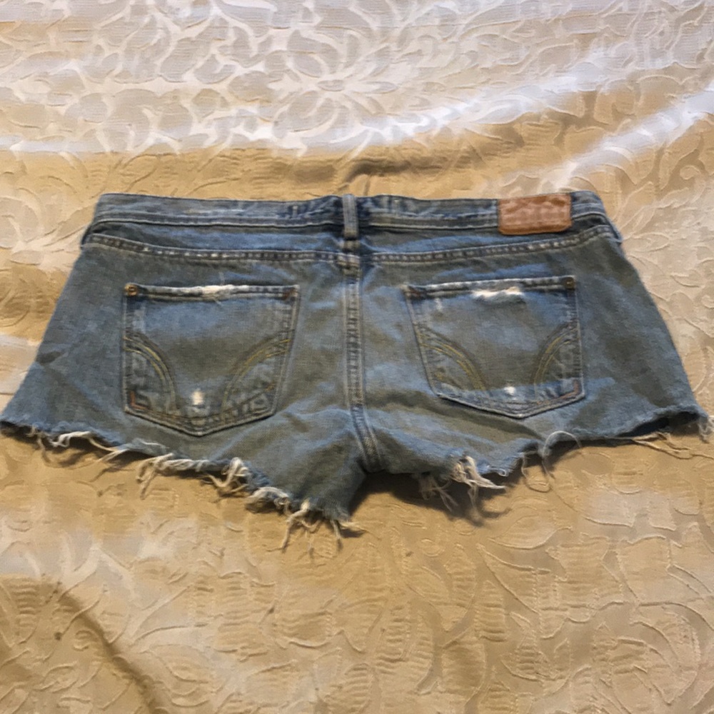 Hollister destroyed denim cutoffs - Picture 4 of 4